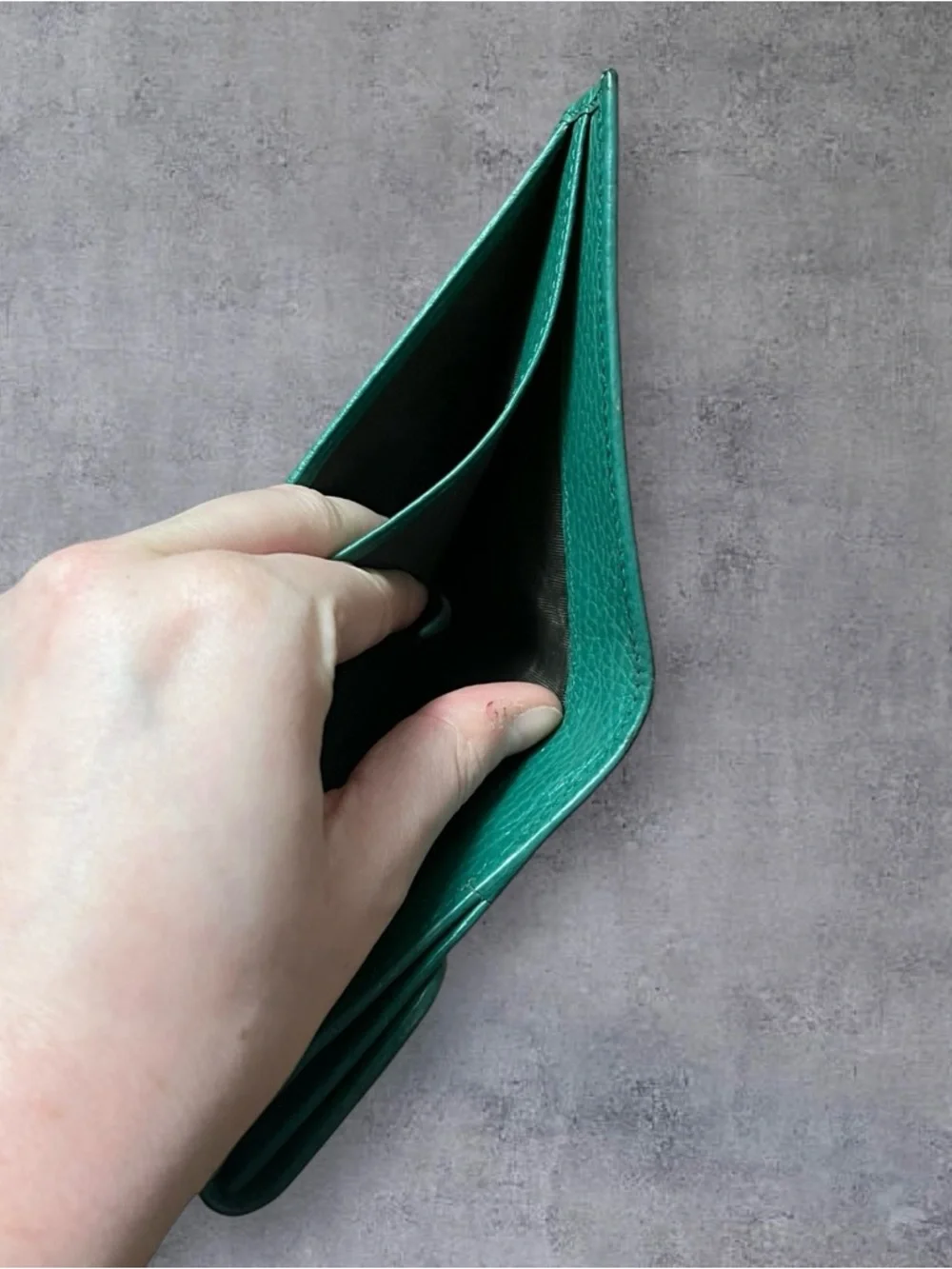 Green Gucci Wallet - Picture 5 of 7